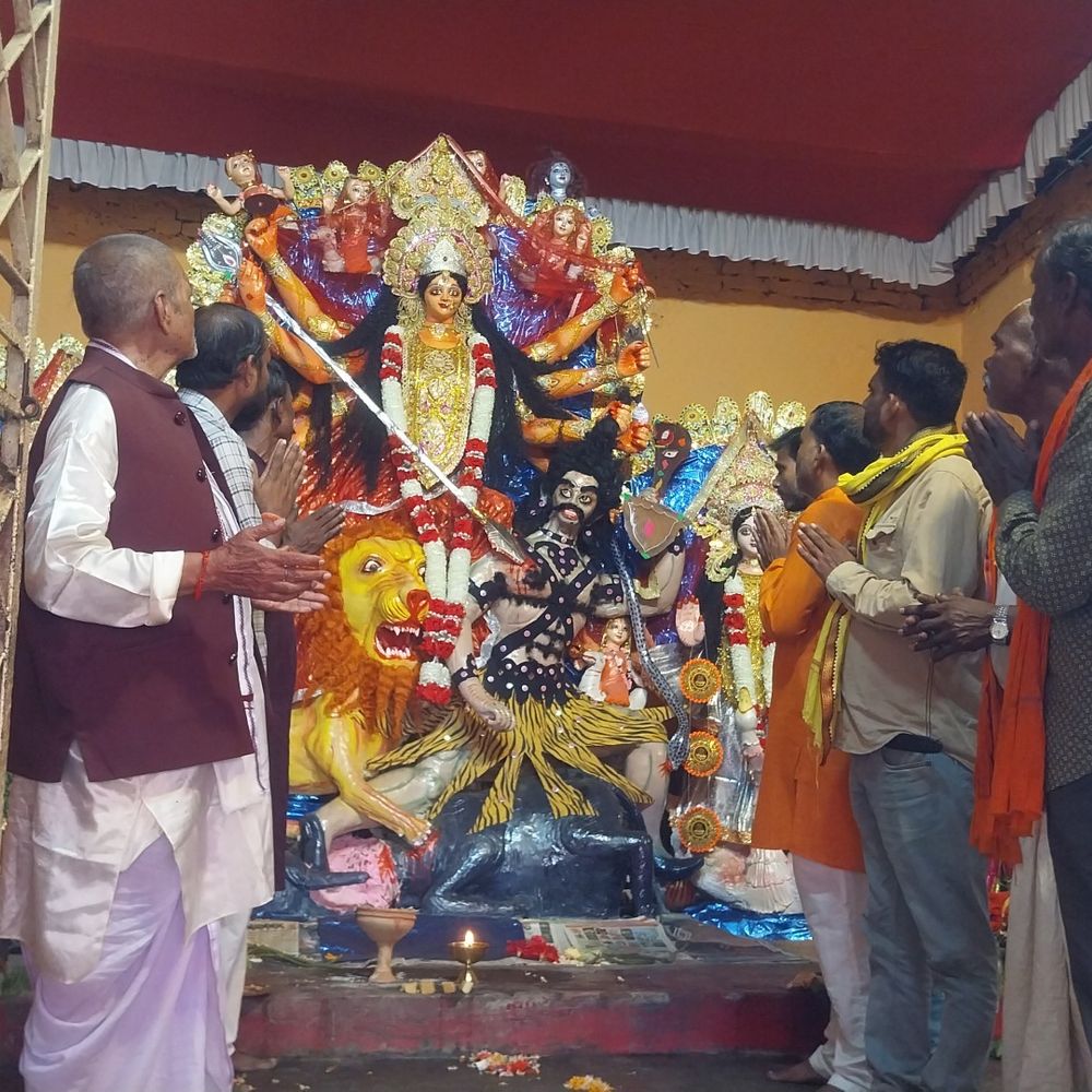 अररिया के दुर्गा मंदिर में कृष्ण-सुदामा की दोस्ती का मैसेज:1977 से सार्वजनिक नव दुर्गा कला मंदिर में हो रही आराधना