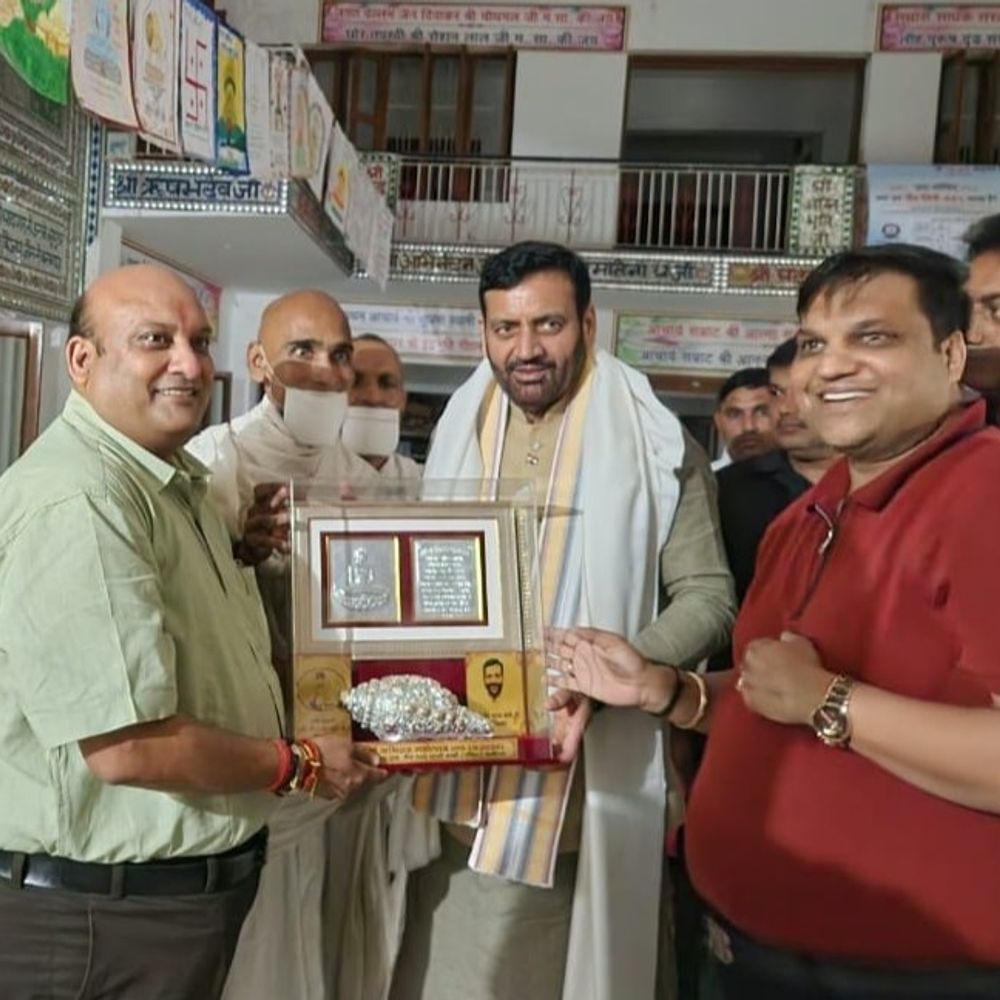 जब आधी रात अचानक जैन मुनि से मिलने पहुंचे सीएम:डॉ. राजेश महाराज का खुलवाया व्रत, मुख्यमंत्री के हाथों पारणा का संकल्प हुआ पूरा