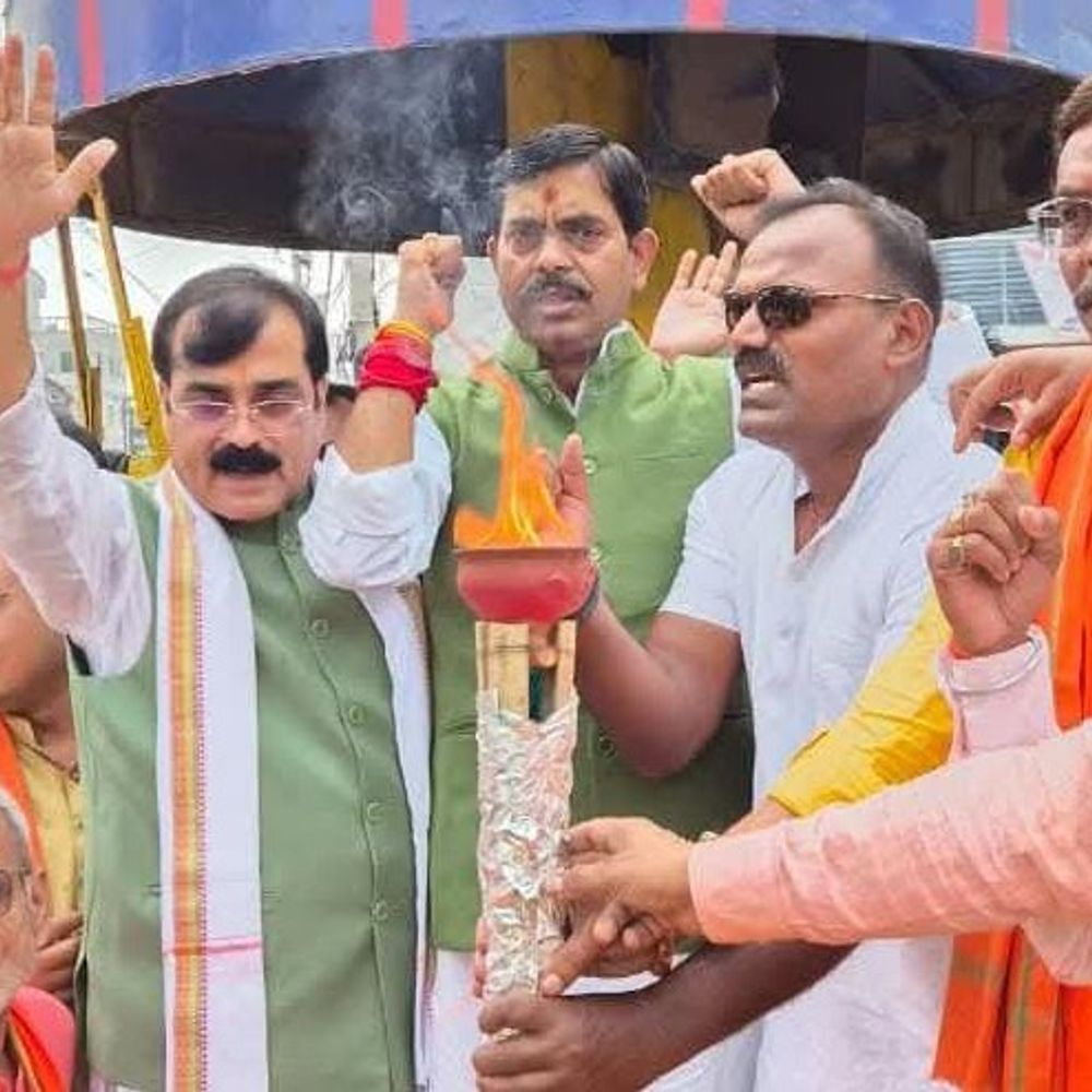 जहानाबाद में भाजपा ने निकाली मशाल यात्रा:अरवल मोड़ का नाम ‘संकल्प सेवा चौक’ करने का ऐलान; नेताओं ने सेवा और विकास का संदेश देने की बात कही