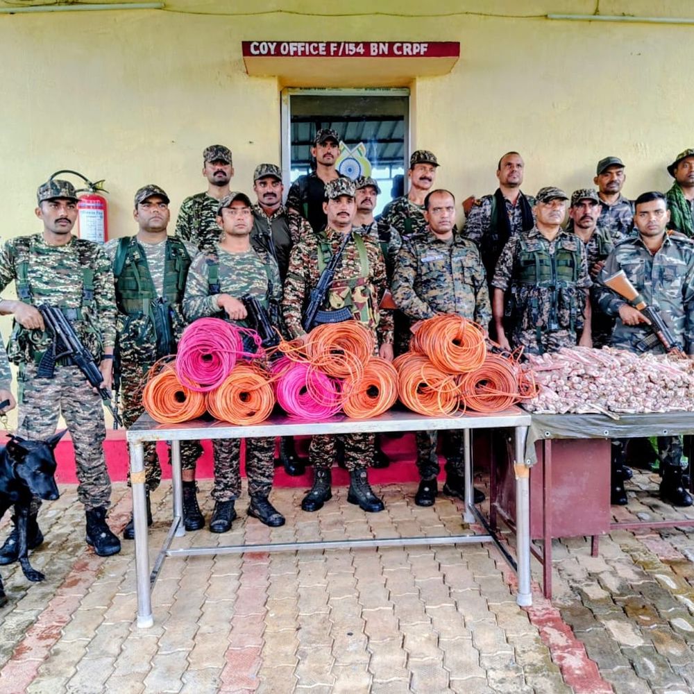 पारसनाथ की पहाड़ियों से विस्फोटक सामग्री मिली:पुलिस-CRPF ने 494 जिलेटिन स्टिक, 16 डेटोनेटर और 1800 मीटर कॉर्डेक्स वायर बरामद किए