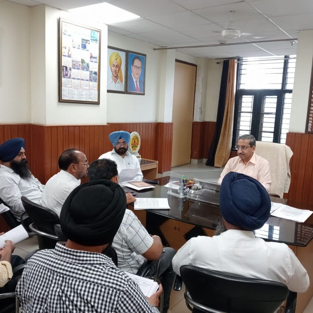 तरनतारन में इसबार 927 मतदान केंद्र बनेंगे:मतदाताओं की सुविधा के लिए दो नए केंद्र बनाने का प्रस्ताव, संख्या 925 से बढ़कर 927 हुई