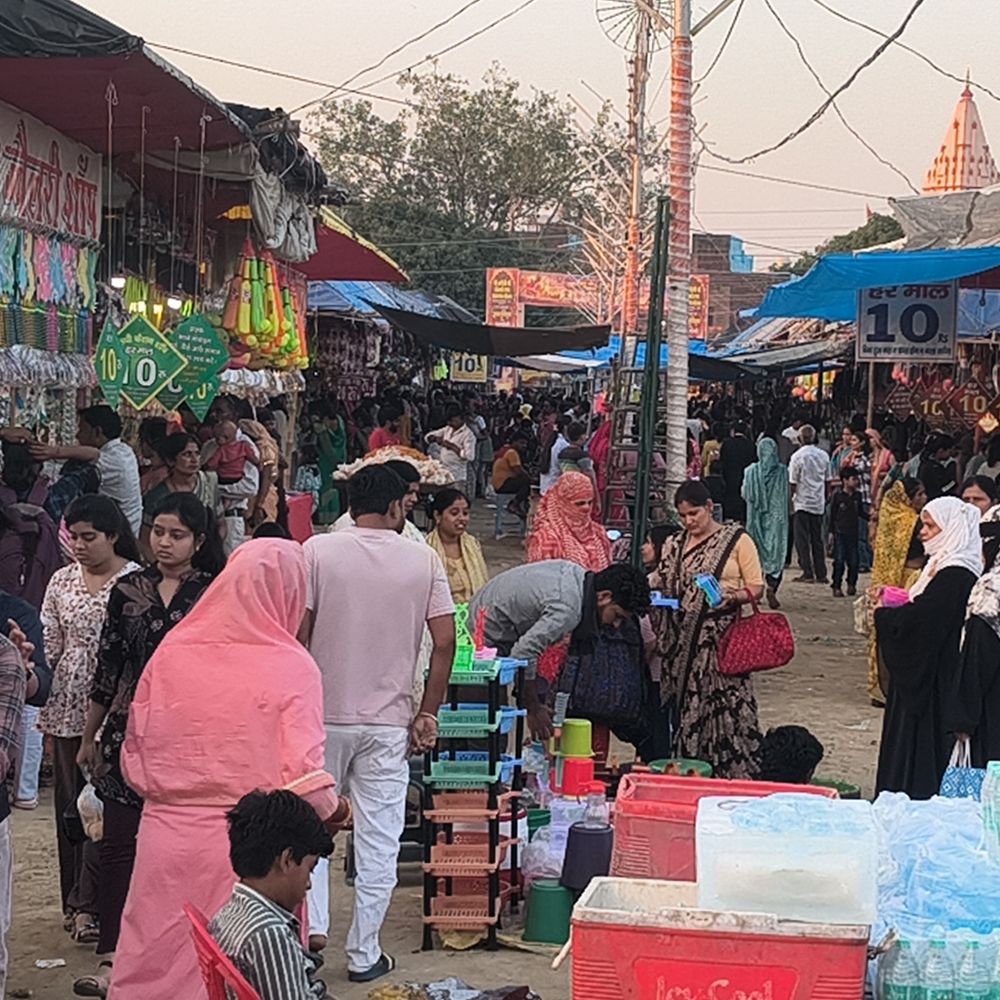 एटा में 42 फीट ऊंचे रावण का होगा दहन:विजयादशमी पर आतिशबाजी और राम-रावण युद्ध , भारी वाहनों की एंट्री बंद