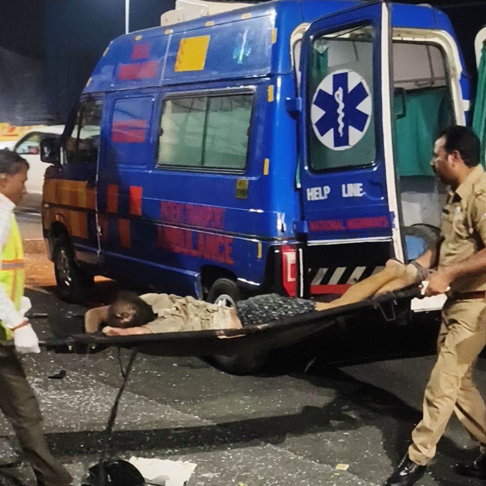 कानपुर-देहात में डीसीएम की टक्कर से ट्रैक्टर चालक की मौत:नेशनल हाईवे पर जियो पेट्रोल पंप के पास हुआ हादसा, पुलिस ने डीसीएम ड्राइवर को पकड़ा
