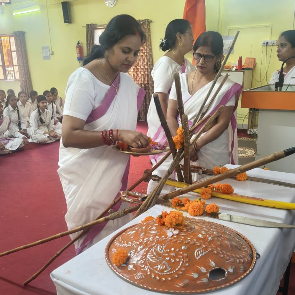 बस्ती में 140 सेविका बहनों ने किया पथ संचलन:शस्त्र पूजन के साथ दिया राष्ट्र सेवा और अनुशासन का संदेश