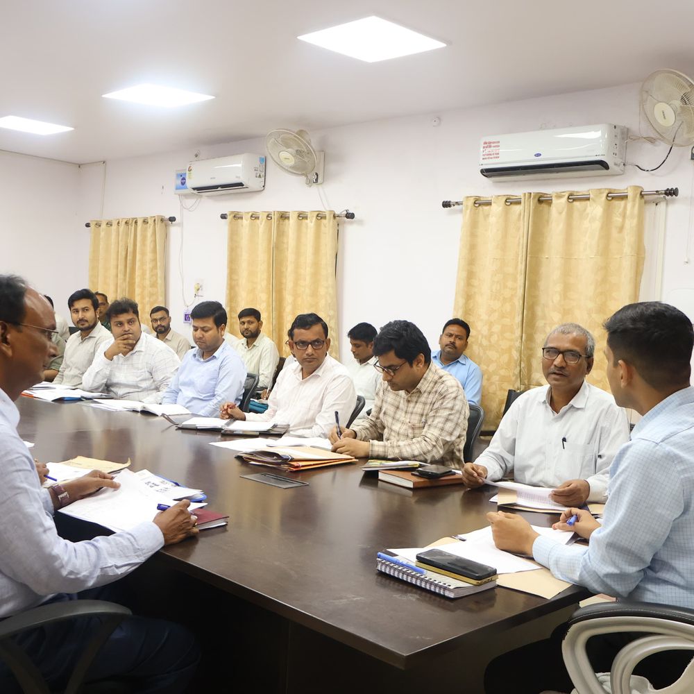 बांका में 3 टीचर सस्पेंड, 70 से मांगा स्पष्टीकरण:3 दर्जन से अधिक का एक दिन का वेतन रोका; 237 स्कूलों में लापरवाही पर कार्रवाई