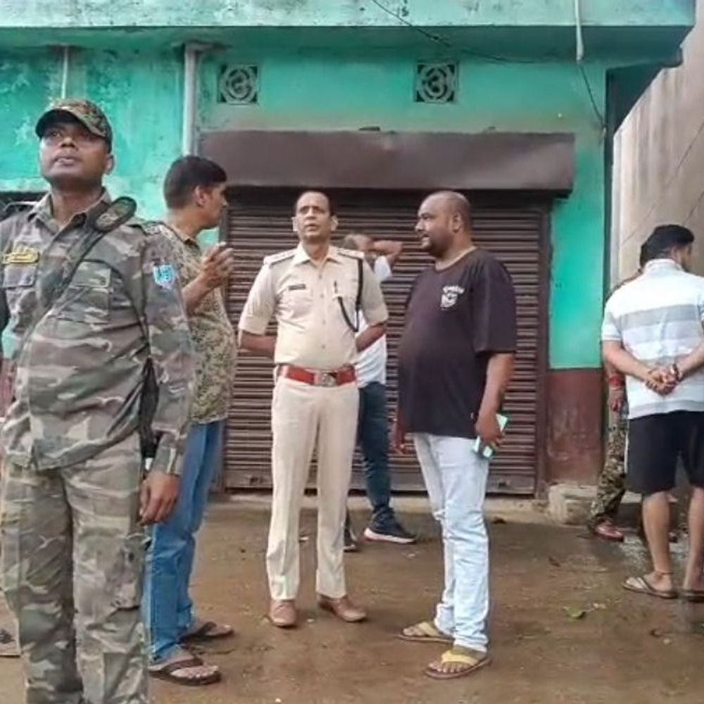 धनबाद में लिलोरी स्थान मंदिर के पुरोहित का मिला शव:गला घोंटने और चाकू से वार करने के शरीर पर निशान, अकेले ही रहते थे