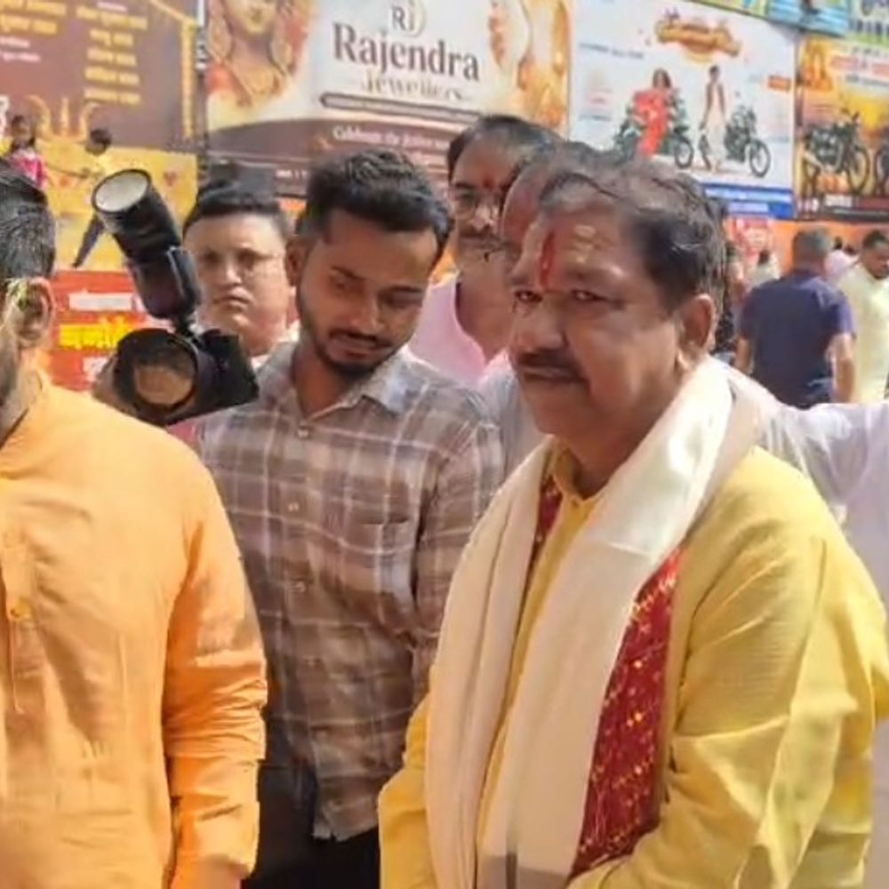 मंत्री डॉ.दिलीप जायसवाल ने दुर्गा पूजा पंडालों का किया दौरा:मां दुर्गा की पूजा-अर्चना कर राज्य की सुख-समृद्धि की कामना की