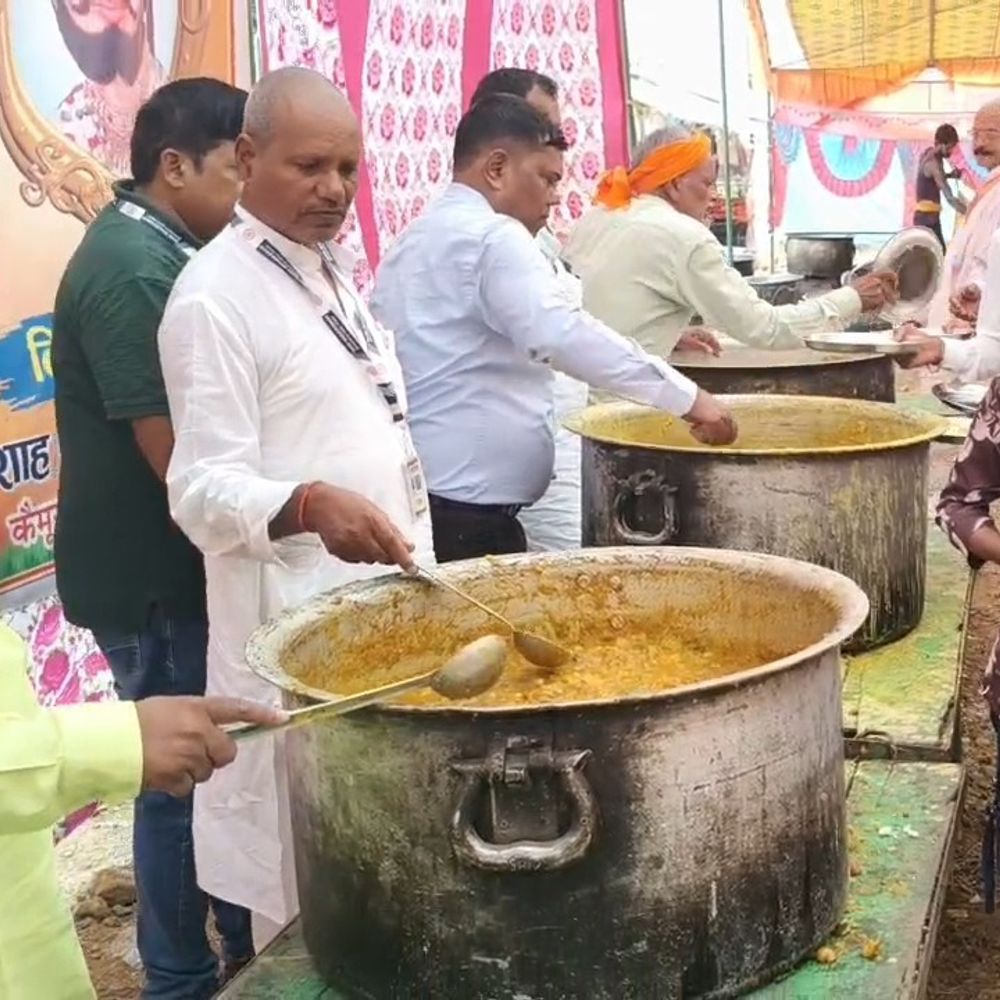 मुंडेश्वरी धाम में 9 दिन का निशुल्क भंडारा शुरू:कैमूर में श्री भामाशाह ट्रस्ट ने की व्यवस्था, रोज 5 हजार श्रद्धालु कर रहे प्रसाद ग्रहण