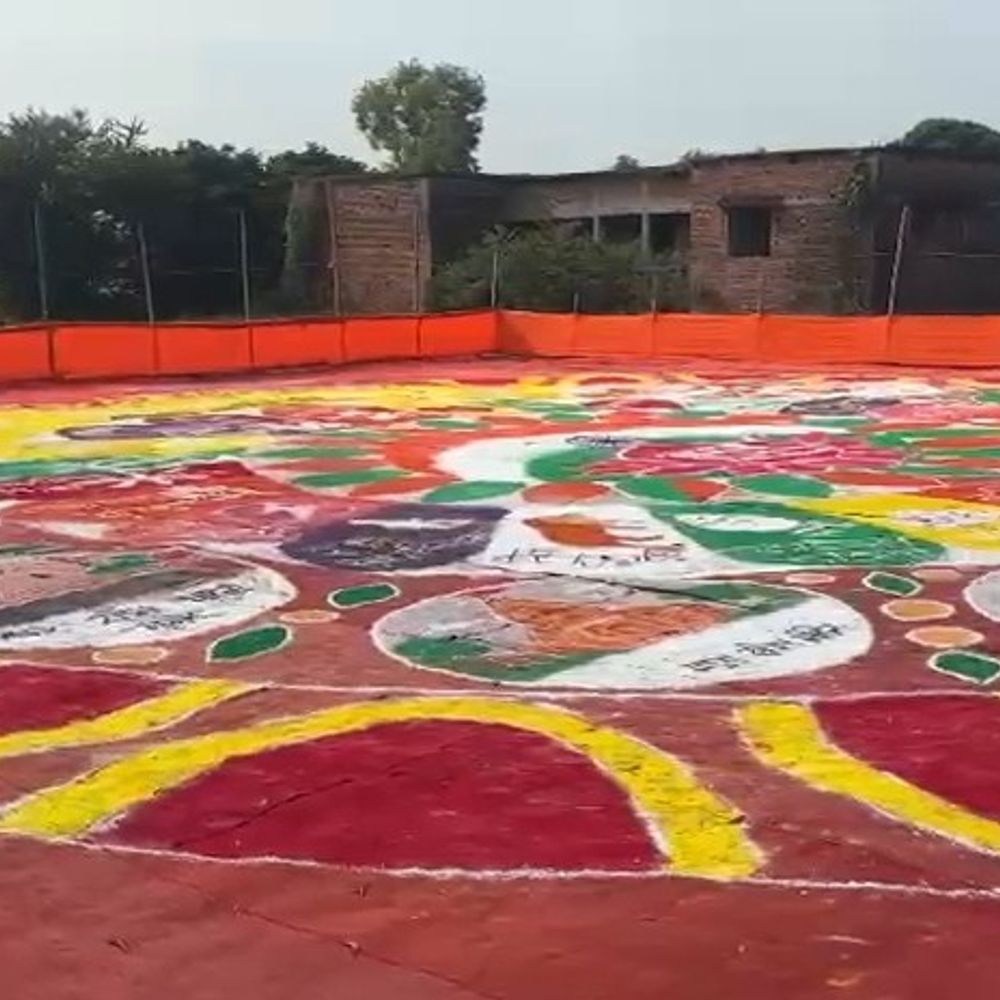 अररिया कॉलेज में 76 फीट की रंगोली बनी:PM मोदी की उपलब्धियां, बिहार की विरासत और 2047 का विजन दिखाया