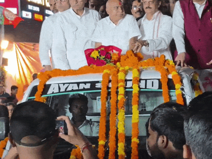 रीवा में भाजपा प्रदेश हेमंत खंडेलवाल का रोड शो:रात में जगह-जगह हुआ स्वागत, जय स्तंभ चौक से बैज धर्मशाला तक उमड़े कार्यकर्ता