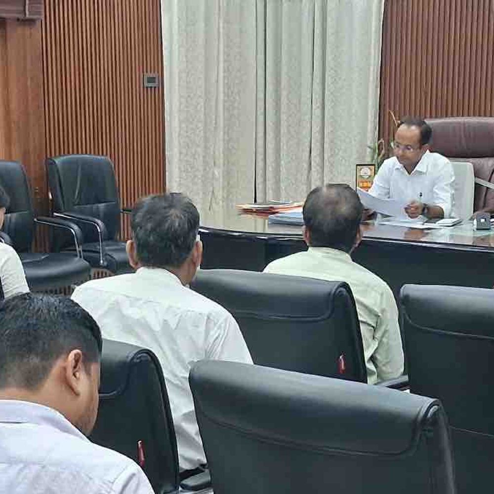 डीएम ने की ABDM की समीक्षा:दिसंबर से OPD के लिए जरूरी हो सकती है ‘आभा आईडी’, 100% लक्ष्य पूरा करने का निर्देश