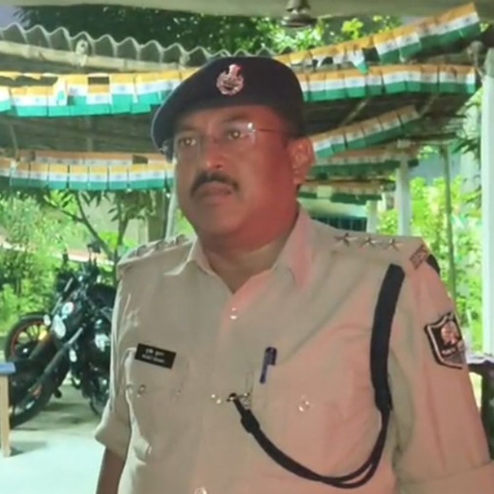 मधुबनी में ट्रैफिक डीएसपी 30 हजार रिश्वत लेते गिरफ्तार:हाईवा चलाने की अनुमति के लिए 5 हजार मांगने का आरोप, तबीयत बिगड़ने पर सदर अस्पताल में भर्ती