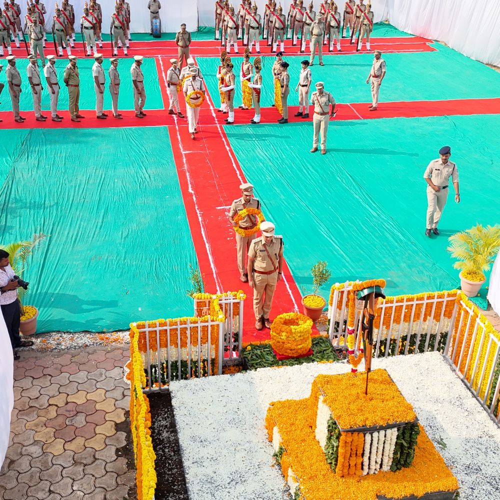 आलीराजपुर में 154 शहीद पुलिसकर्मियों को दी श्रद्धांजलि:परेड ग्राउंड में शहीदों के नामों का वाचन कर सर्वोच्च बलिदान याद किया