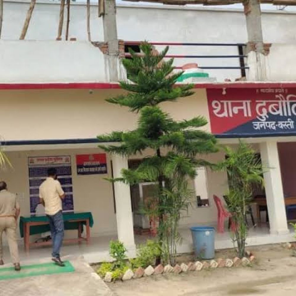 बस्ती में EWS प्रमाणपत्र के लिए लेखपाल से मारपीट:पात्र न होने पर भी जारी कराने का दबाव, धमकी देने का आरोप