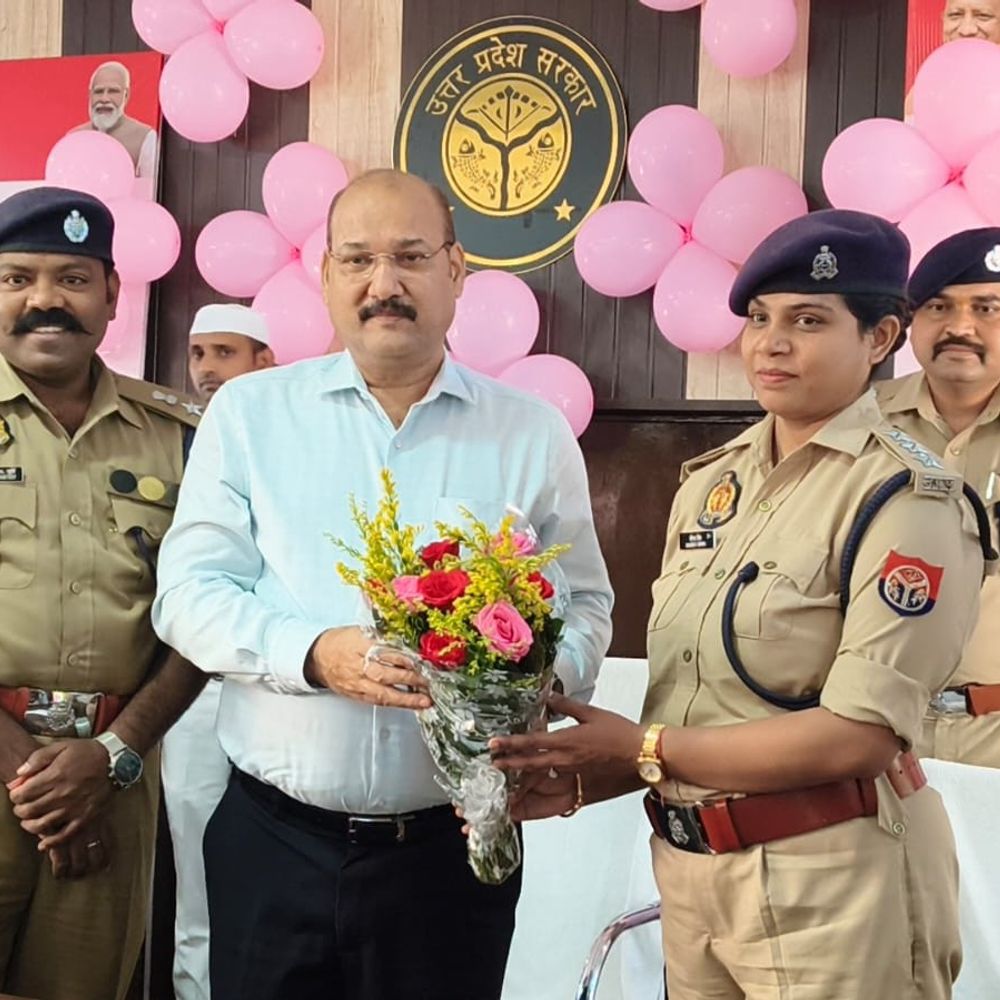 महिलाओं को मिला पिंक समाधान दिवस के रूप मंच:मेरठ में समाधान दिवस, मिशन शक्ति के तहत युवतियों को भी किया सम्मानित