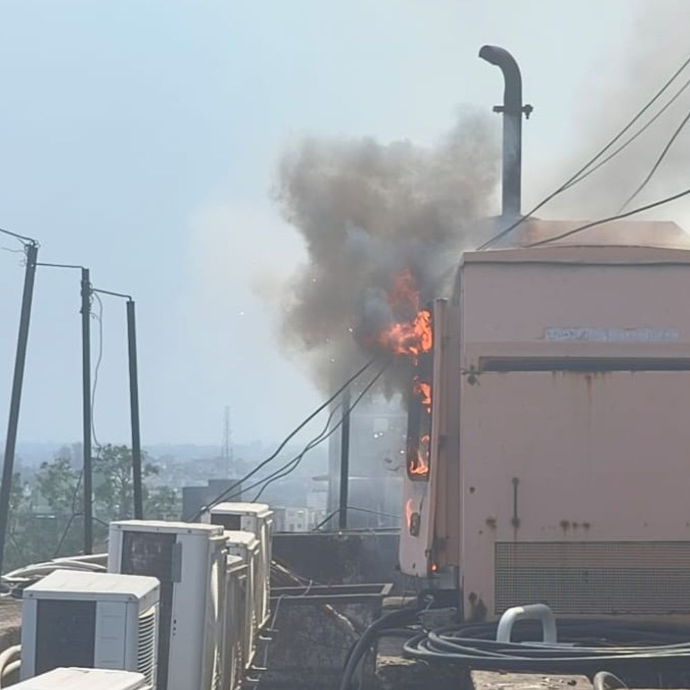 श्रीराम सिटी अपार्टमेंट के जनरेटर हाउस में लगी आग:फायर एक्सटिंग्विशर से पाया काबू, टला हादसा; लोगों के बीच मचा हड़कंप