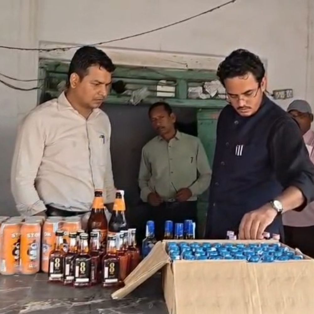 उमरिया के दो ढाबों से 34 लीटर शराब जब्त:एसडीएम ने राजस्व टीम के साथ छापा मारा