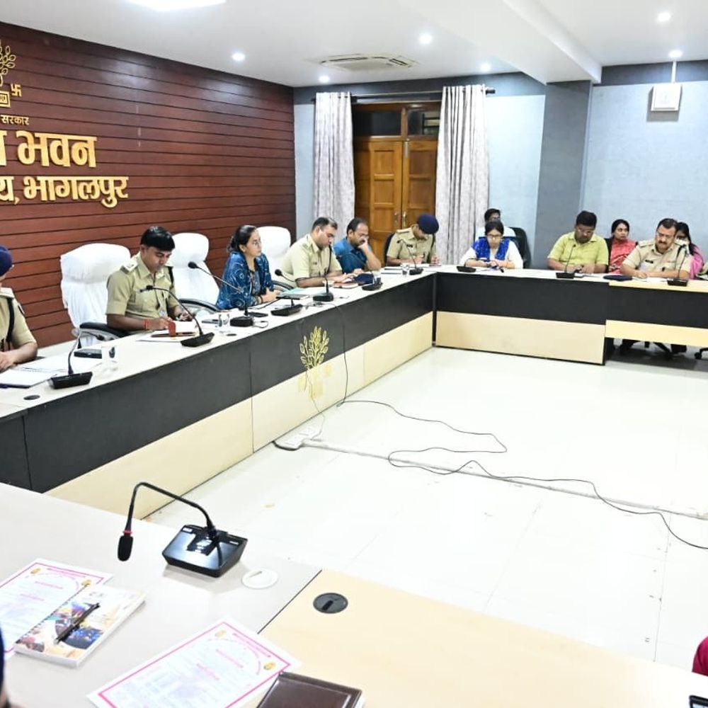 भागलपुर में दुर्गापूजा को लेकर प्रशासन सख्त:डीजे पर पूरी तरह से रोक, बिना लाइसेंस नहीं निकलेगा जुलूस; रात 10 बजे के बाद लाउडस्पीकर भी बंद