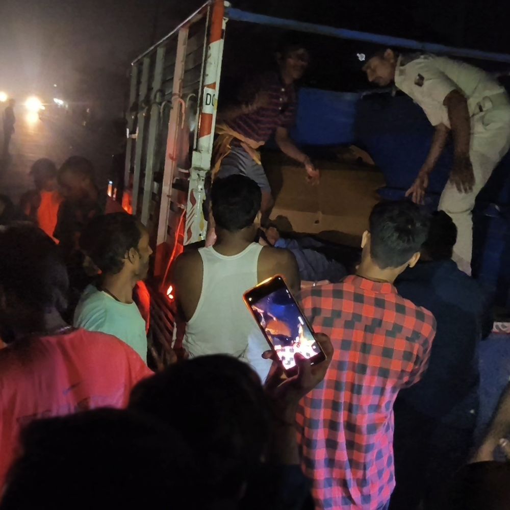मधेपुरा में वाहन की टक्कर से दो युवकों की मौत:बाड़ाटेनी गांव के पास रविवार रात हुआ हादसा, पुलिस जांच में जुटी