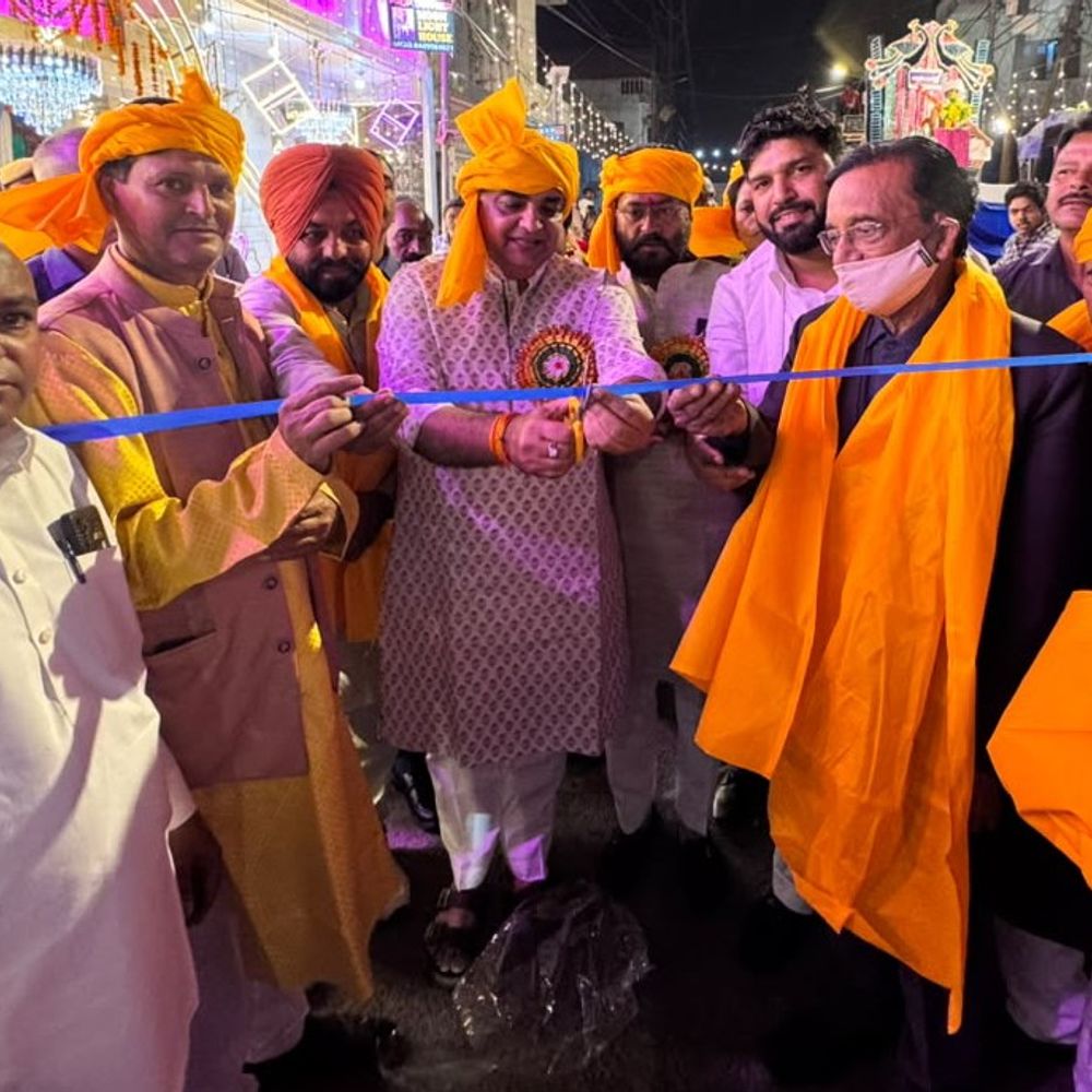 रामपुर में भगवान वाल्मीकि की 56वीं शोभायात्रा निकली:विधायक आकाश सक्सेना ने किया रवाना, बोले- समय के साथ बढ़ी लोगों की भागीदारी
