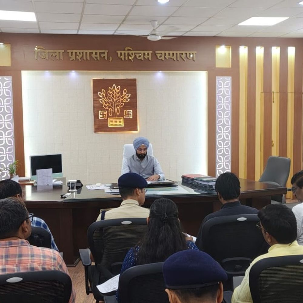 सड़क हादसों में घायलों के इलाज में नहीं होगी देरी:मिलेगा कैशलेस इलाज, DM ने दिए सड़क सुधार के निर्देश
