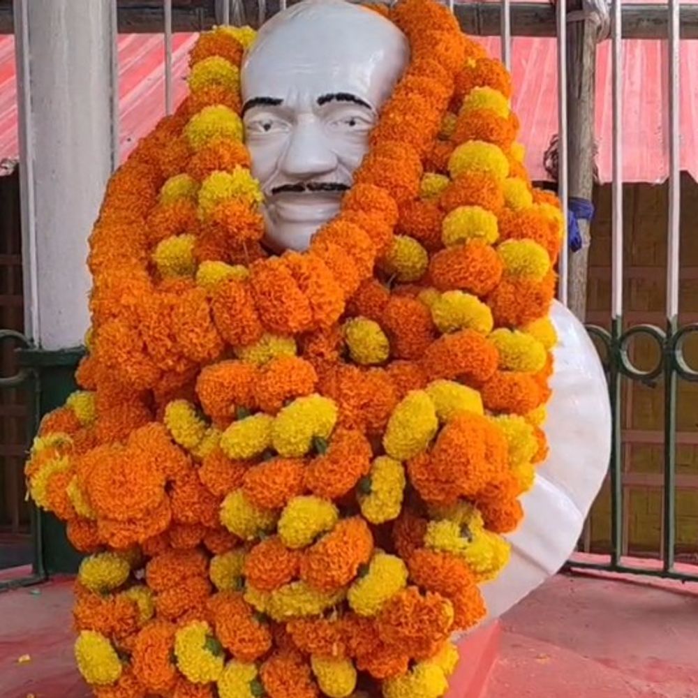 गांधी जयंती पर जनप्रतिनिधियों और कार्यकर्ताओं ने किया माल्यार्पण:किशनगंज में सत्य-अहिंसा के मार्ग पर चलने का लिया संकल्प