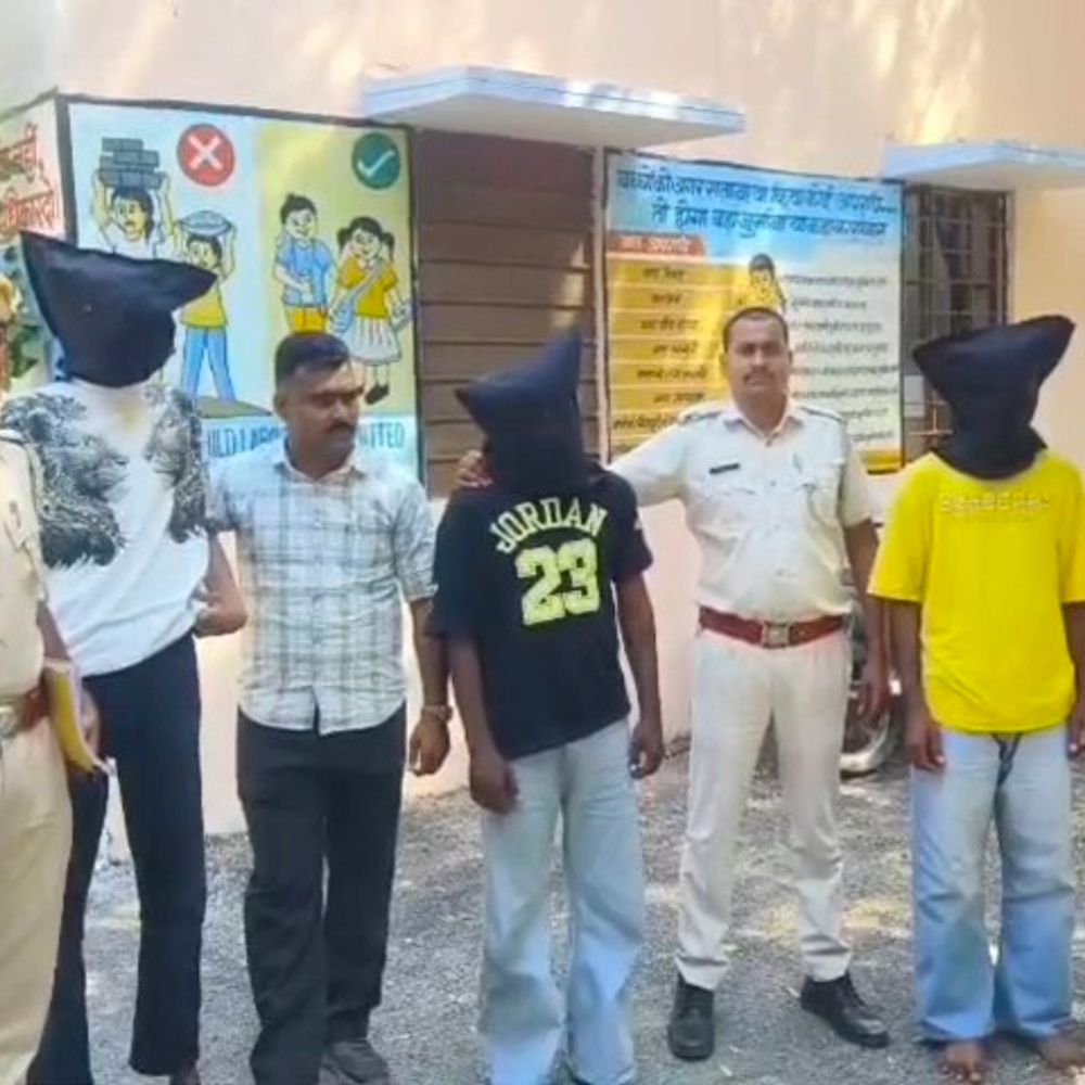 डूंगरपुर में राहगीरों से चाकू की नोक पर लूट:पुलिस ने 3 आरोपियों को गिरफ्तार कर ईको गाड़ी जब्त की