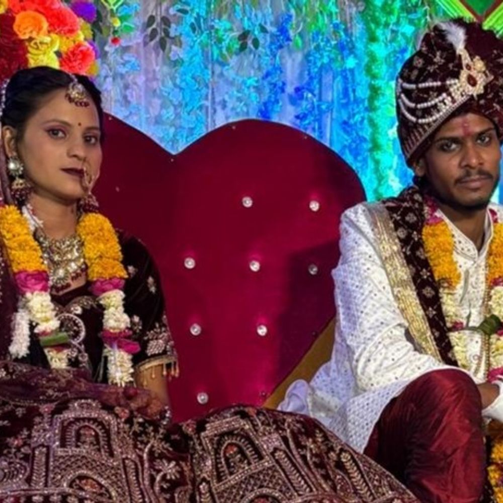 करवाचौथ के दिनविवाहिता की मौत:फिरोजाबाद में फंदे से लटकी मिली; मायके पक्ष ने दहेज उत्पीड़न का आरोप लगाया