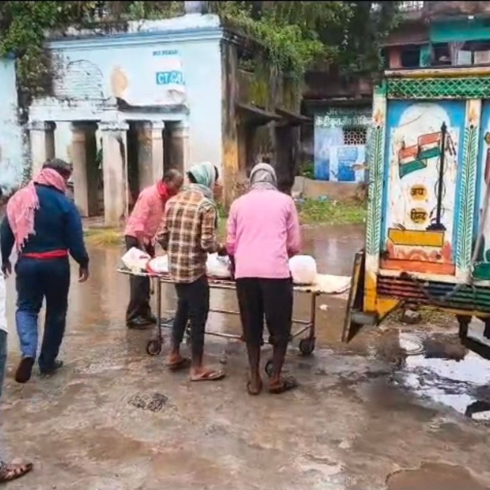 अज्ञात वाहन की टक्कर से ई-रिक्शा चालक की मौत:घोड़पारन के पास हुआ हादसा, सवारी लेकर माधोपुर गया था