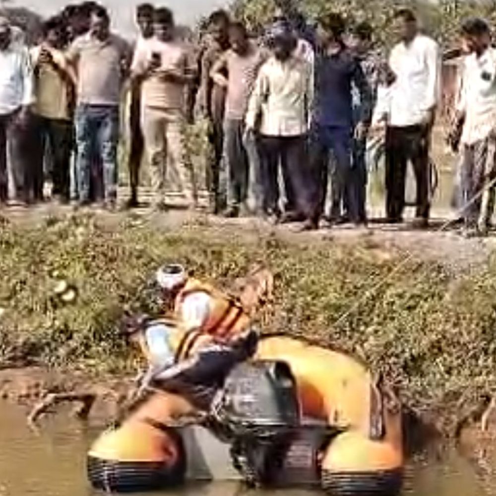 दुर्गा प्रतिमा विसर्जन के दौरान तालाब में डूबा युवक:सतना में 3 घंटे की तलाश के बाद मिला शव, पैर फिसलने से पानी में गिरा था