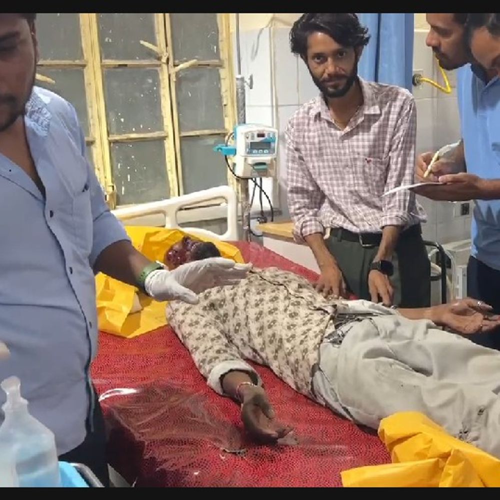 बाइक फिसलने से मां-बेटे गंभीर घायल:ब्यावर-पिंडवाड़ा फोरलेन पर मेडिकल कॉलेज के सामने हादसा