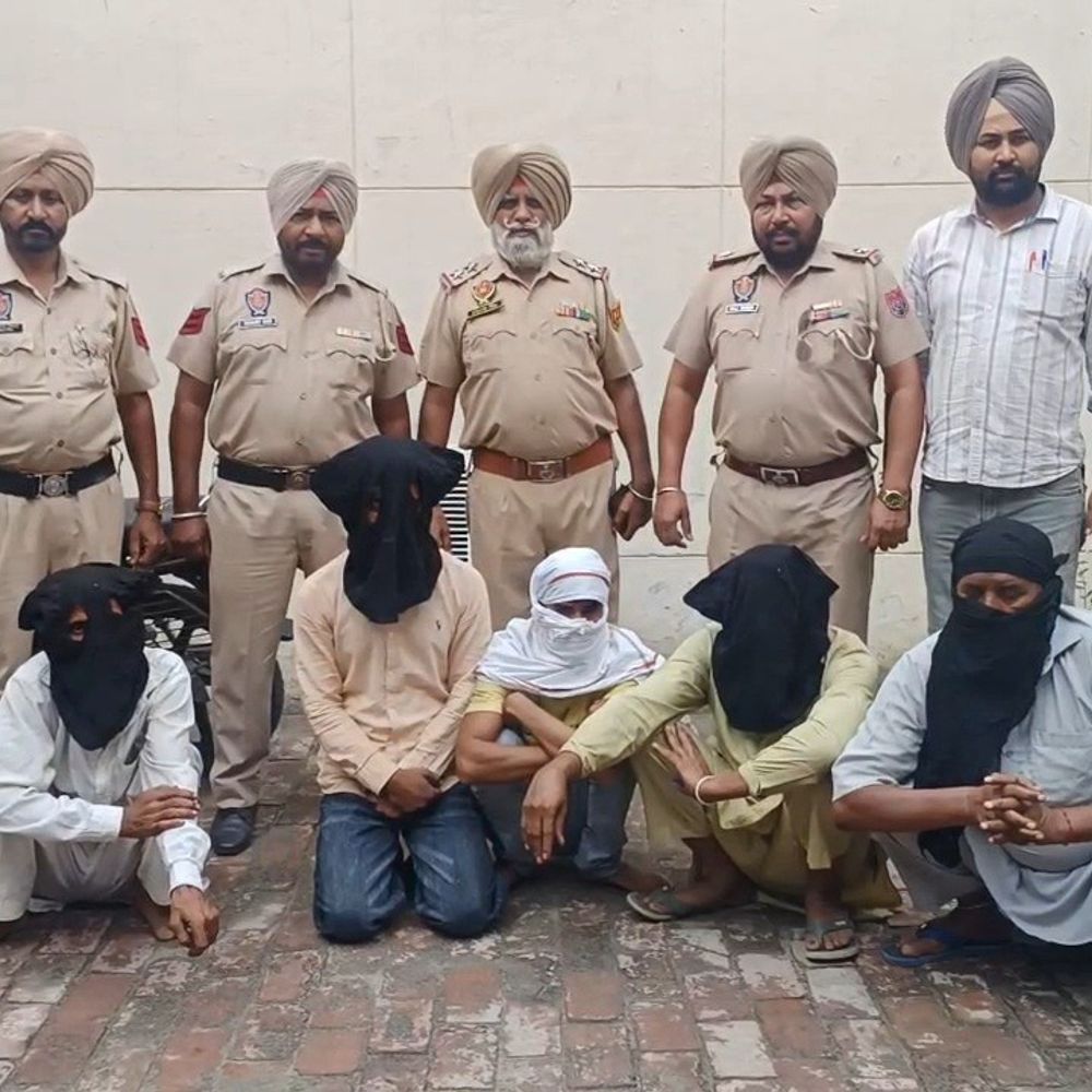 फरीदकोट में गौहत्या कर मांस तस्करी में 5 गिरफ्तार:लावारिस गोवंश को बनाते थे निशाना, हड्डियां व बोलेरो गाड़ी बरामद, 3 बरेली के निवासी