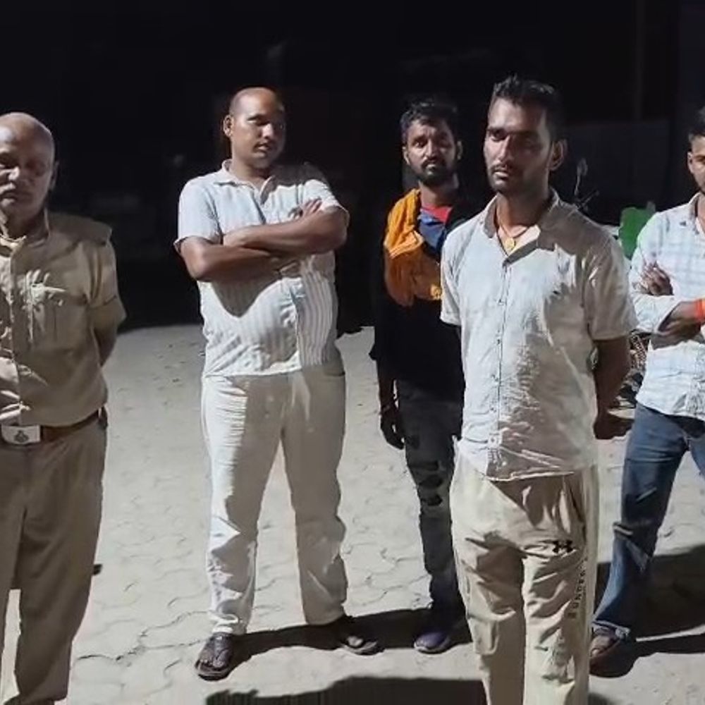 कैमूर में अज्ञात बाइक की टक्कर से बुजुर्ग की मौत:दशहरा की शाम दूध देने जा रहे थे; इलाज के समय गई जान, परिजनों ने मांगा मुआवजा