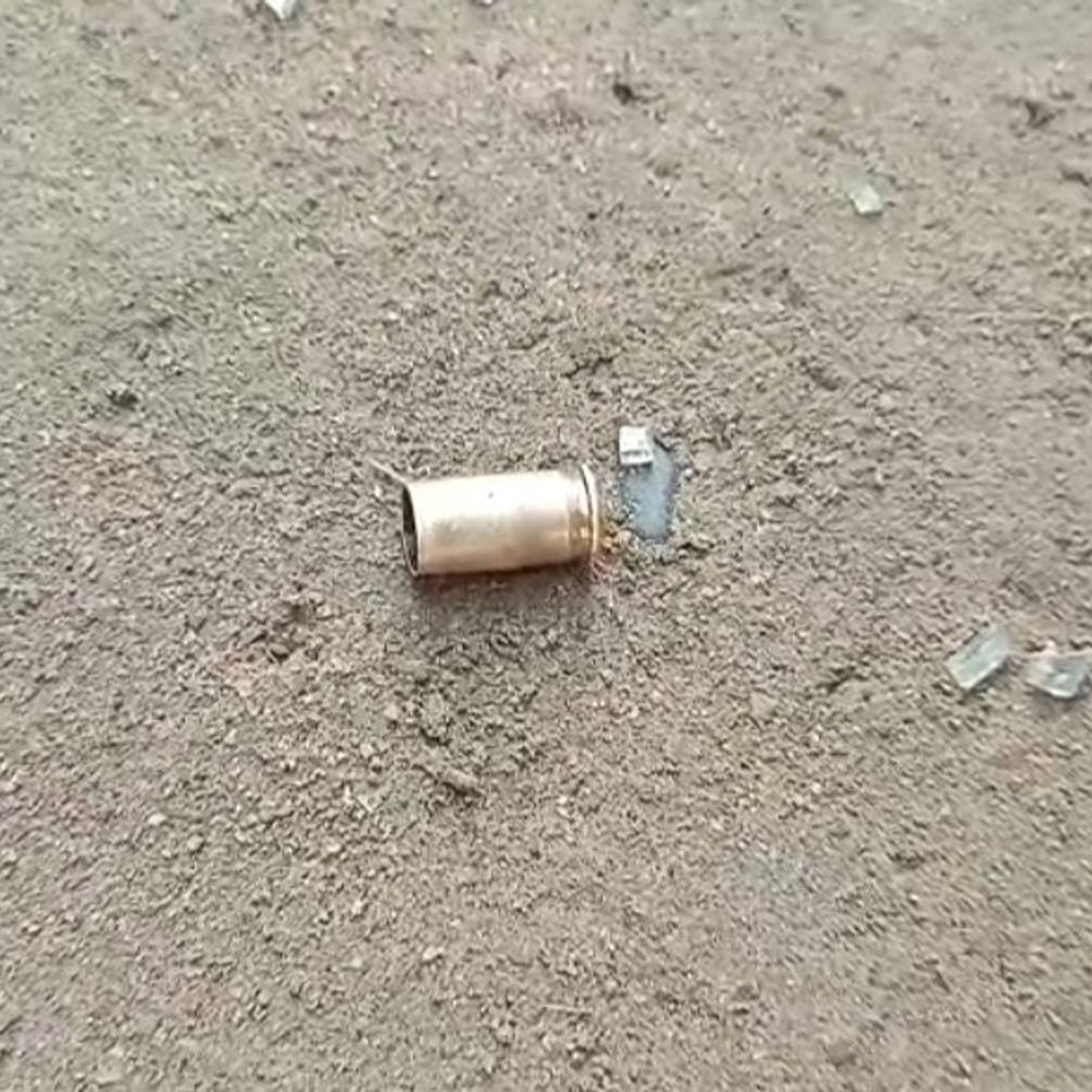 जहानाबाद में भोजपुरी कलाकार के घर पर फायरिंग:अभिषेक सिंह की गाड़ी तोड़ी, 5 राउंड गोली चली; आपसी विवाद में घटना की आशंका