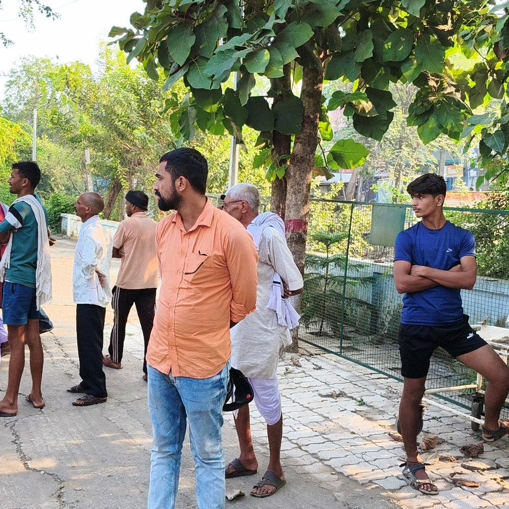 लखीसराय में रोड एक्सीडेंट में 2 युवकों की मौत:नेशनल हाईवे पर पिकअप ने बाइक को पीछे से टक्कर मारी