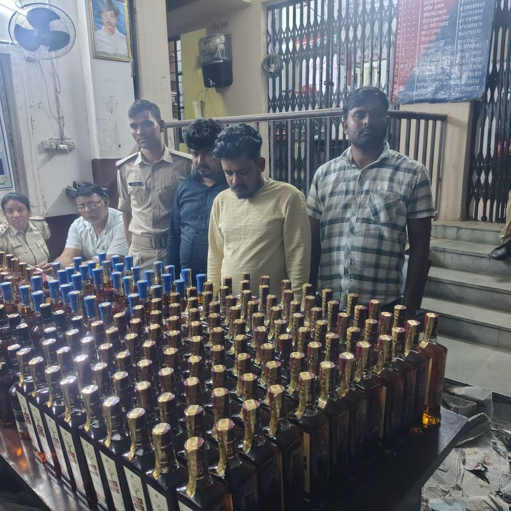 मसौढ़ी में दो कारों से 351 लीटर शराब बरामद:गया से पटना जा रही खेप के साथ तीन गिरफ्तार