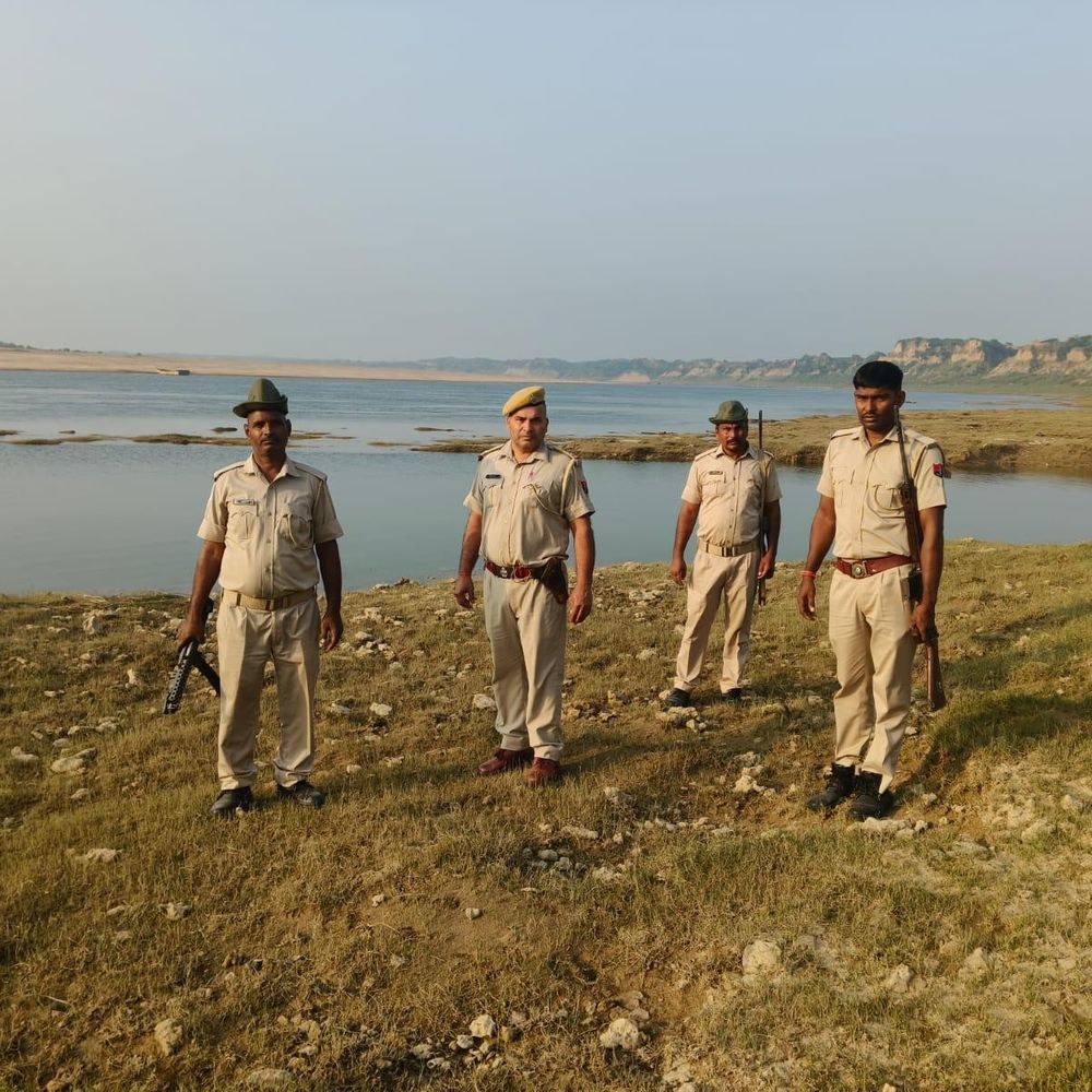 चम्बल बजरी के अवैध खनन पर धौलपुर पुलिस सख्त:अवैध परिवहन पर नियंत्रण, घाटों पर RAC पोस्ट और अभय कमांड कैमरों से निगरानी