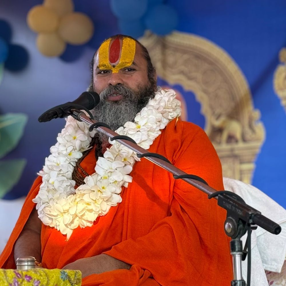 टीकमगढ़ में भागवत कथा, श्रीकृष्ण जन्म पर झूमे श्रद्धालु:महंत मदनमोहन दास ने सुनाई भक्त प्रहलाद-ध्रुव की कथा; बताया- भगवान को पाने की उम्र नहीं