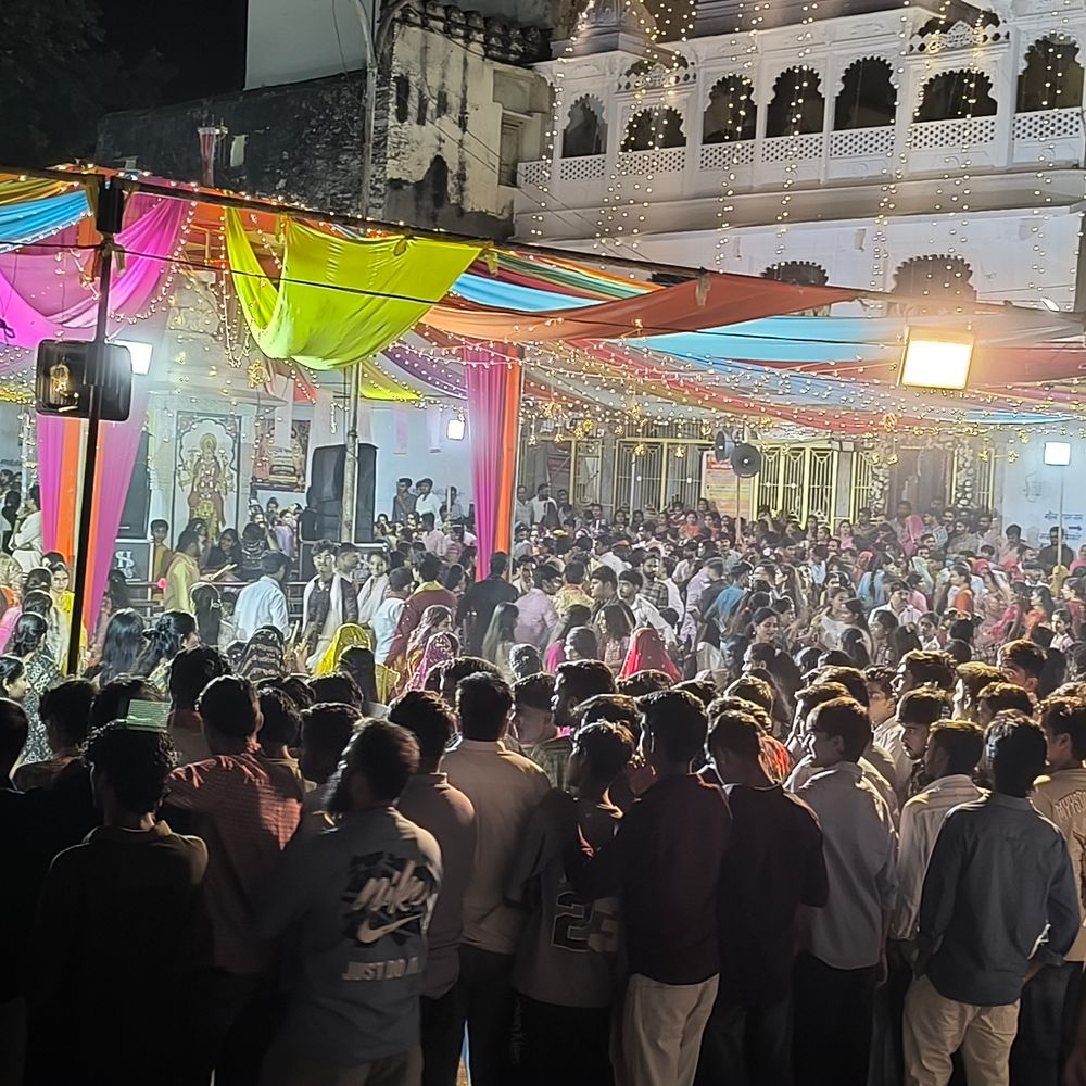 सलूम्बर के बाण माता मंदिर में गरबा महोत्सव:खटीकवाड़ा चौक में भी हुआ डांडिया, देर रात तक झूमे लोग