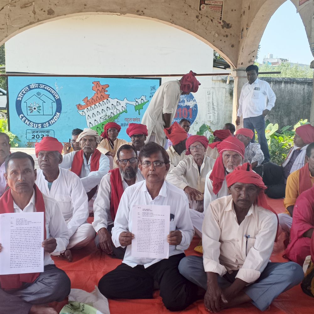 महराजगंज में ग्राम प्रहरियों ने मुख्यमंत्री को ज्ञापन भेजा:24 हजार रुपए प्रतिमाह मानदेय की मांग