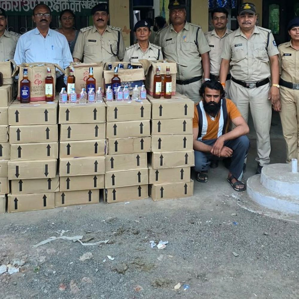 सीहोर में आबकारी विभाग ने अवैध शराब पकड़ी:आरोपी के घर से 62 पेटी देशी और 5 पेटी विदेशी शराब जब्त, 2.74 लाख रुपए कीमत