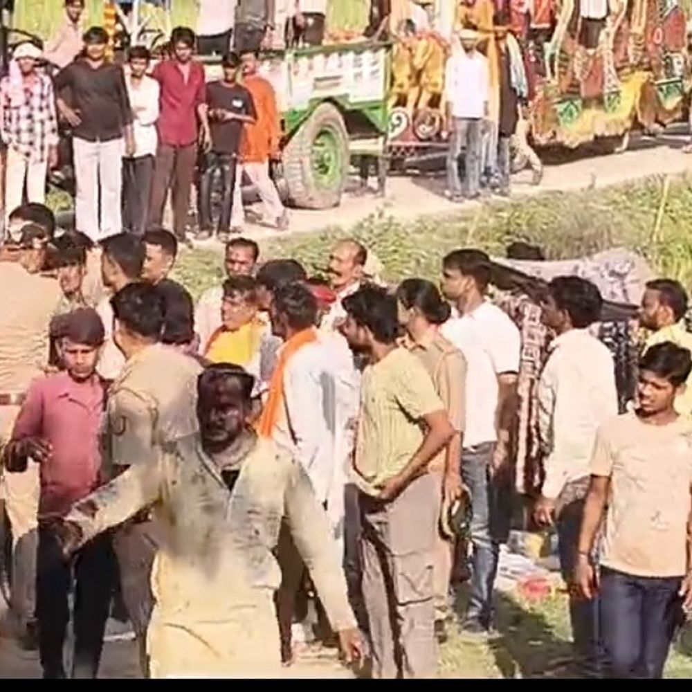बांदा में दुर्गा विसर्जन के दौरान मारपीट:लोहे की रॉड और डंडों से हमला; 2 लोग घायल