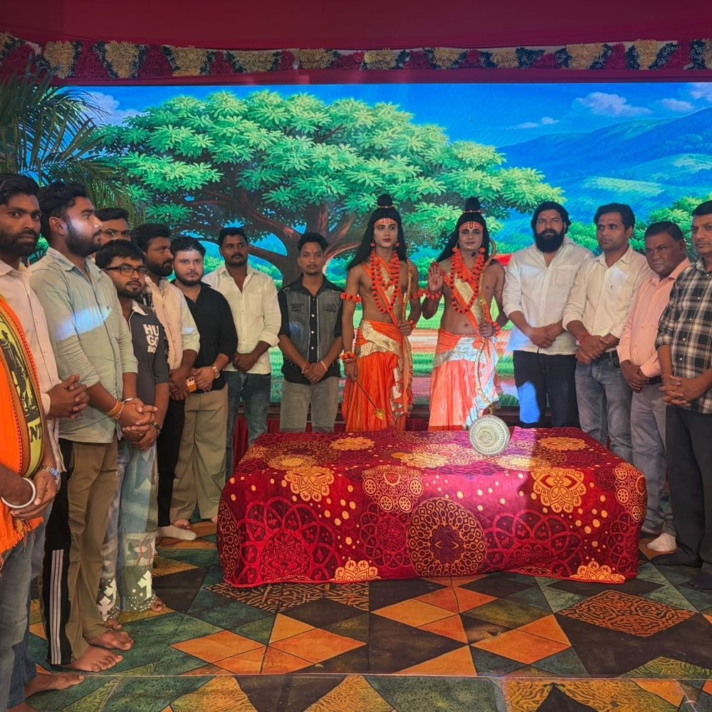 सहारनपुर में रामलीला का शुभारंभ:राष्ट्रीय बजरंग दल के पदाधिकारियों ने उतारी भगवान की आरती, शस्त्र पूजन किया