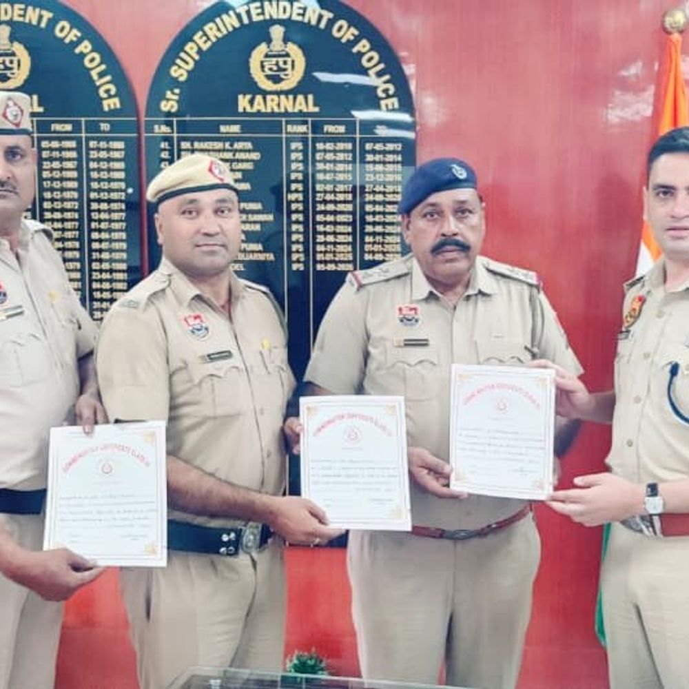 करनाल SP ने 3 पुलिसकर्मियों को किया सम्मानित:प्रमाण पत्र और नकद पुरस्कार मिला, नहर में डूब रही महिला की जान बचाई थी