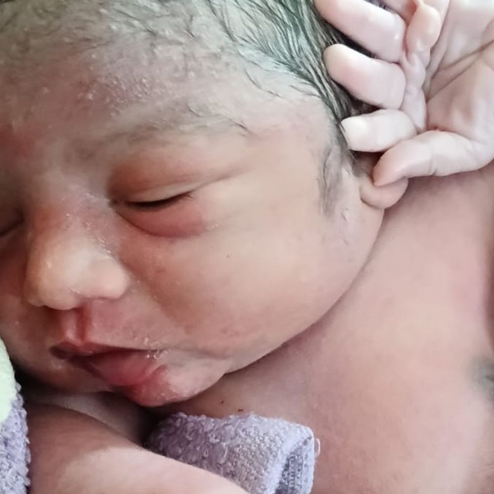 बालोद में हाईवे किनारे गर्भवती ने दिया बेटे को जन्म:धमतरी जा रही महिला को हुआ लेबर पेन, चटाई की आड़ में कराया सुरक्षित प्रसव