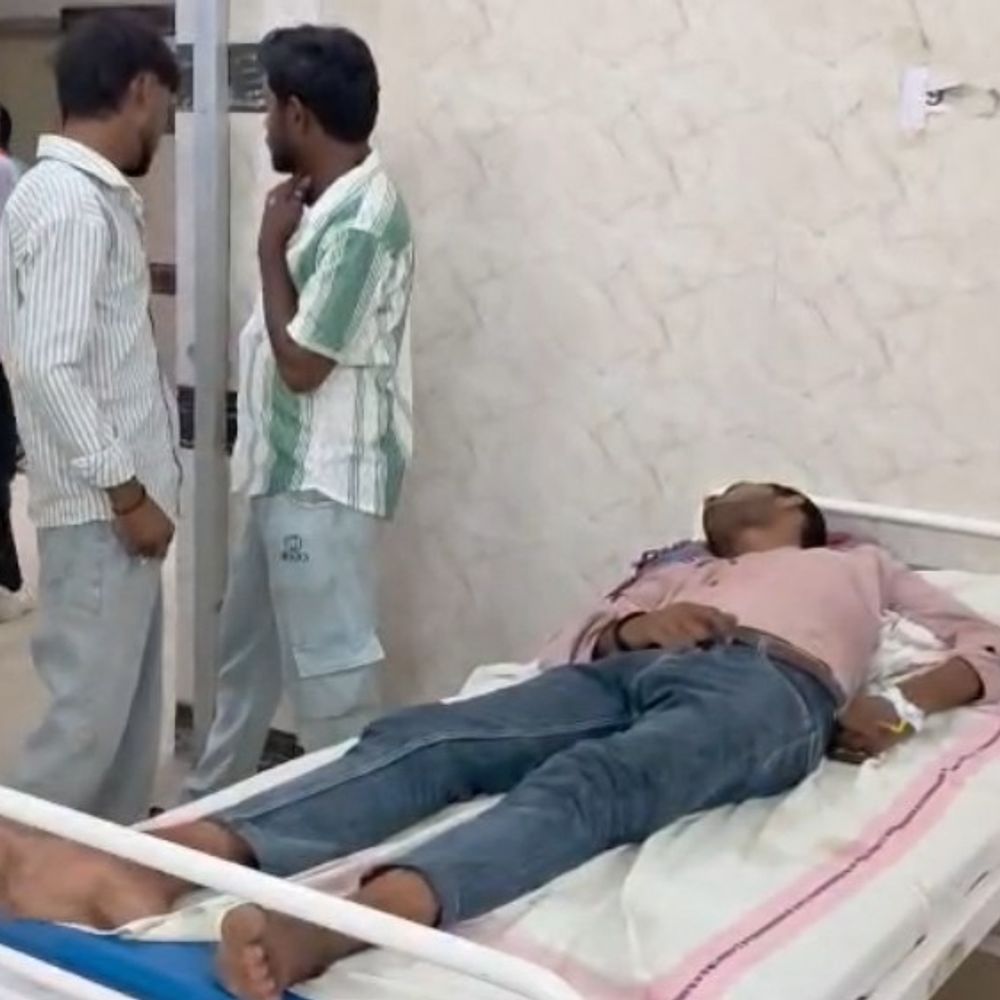 मैहर में युवक ने फांसी लगाने की कोशिश की:परिजनों ने दरवाजा तोड़कर फंदे से उतारा; गंभीर हालत में सतना रेफर
