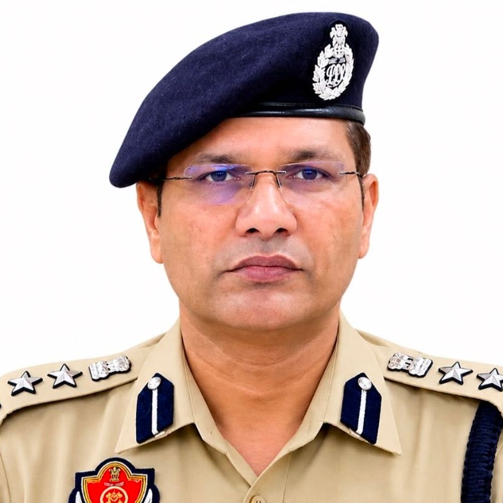 तरनतारन मे पराली जलाने पर 4 लोगों के खिलाफ केस:अधिकारियों और कर्मचारियों को जीरो पराली बर्न का लक्ष्य, किसानों को प्रबंधन के बताए जा रहे फायदे