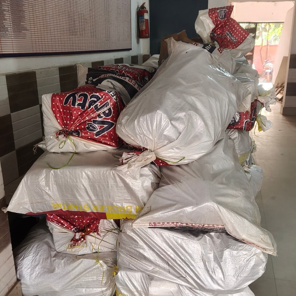 शामली में चंडीगढ़ की 270 पेटी वोदका पकड़ी गई:चालक फरार, 15 अक्टूबर को वाहन पकड़ा था; जांच में शराब मिली