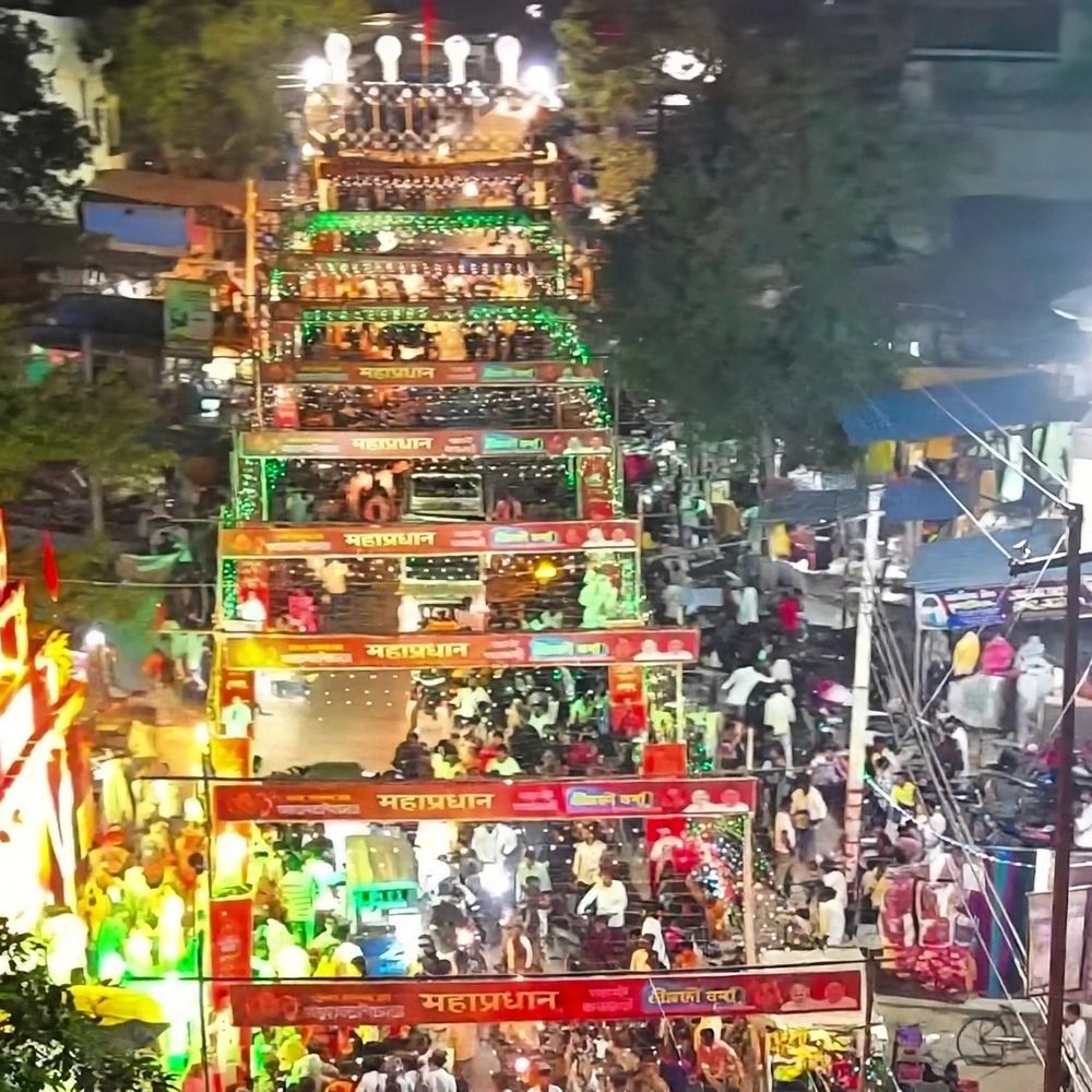 करहां बाजार में लगा प्रसिद्ध दशहरा मेला:नवयुवक व्यापार मंडल और श्रीमां दुर्गा पूजन समिति के पंडालों में उमड़े श्रद्धालु
