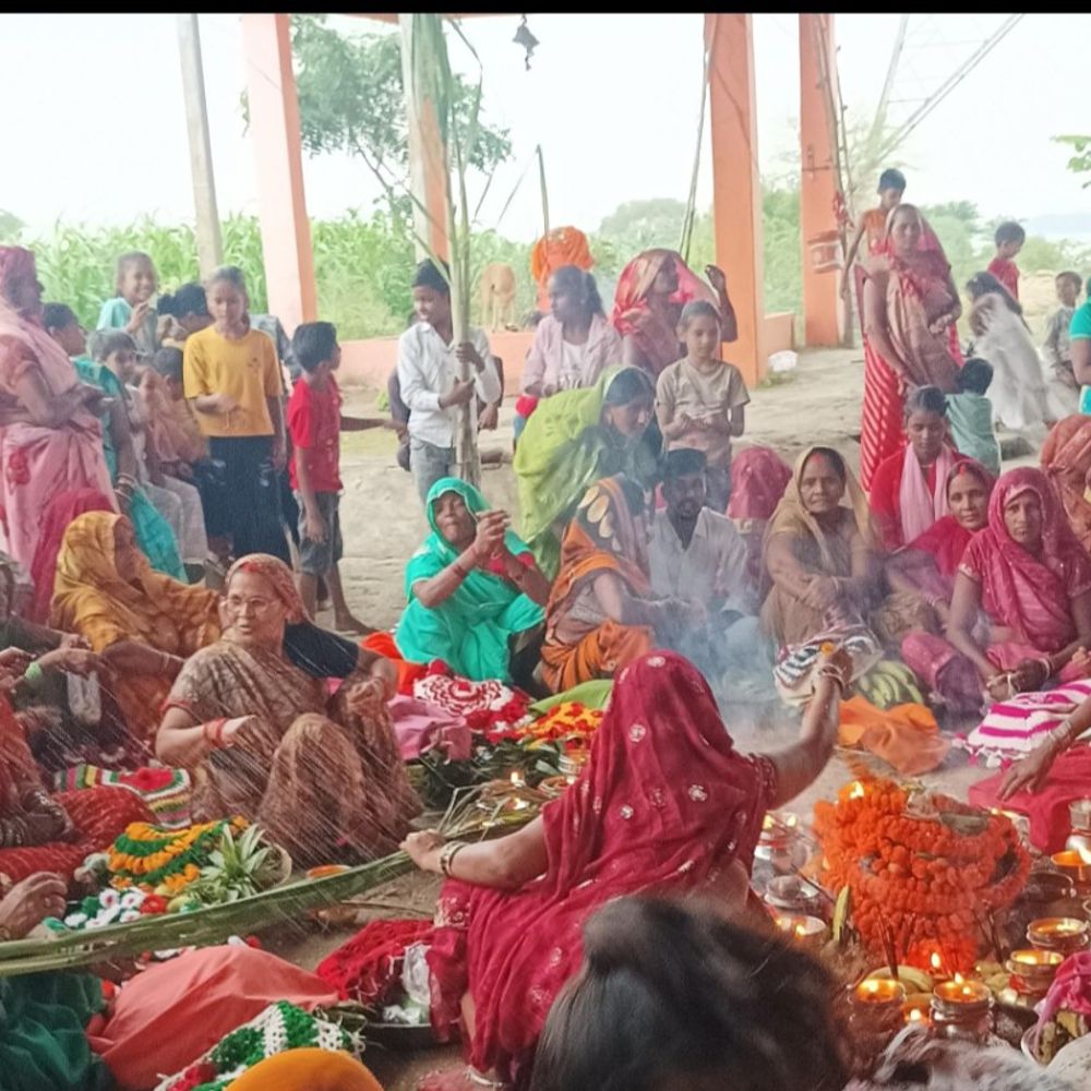 रुद्रपुर में माताओं ने रखा जितिया व्रत:मंदिरों में उमड़े श्रद्धालु, नगर पंचायत ने लगवाए टेंट